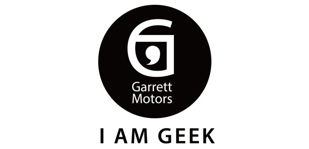 ギャレットモータースのコンセプトである、I AM GEEKの文字を入れたロゴ