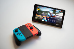 ニンテンドースイッチ初心者ガイド 【3機種ある事を知らない人向け記事】レースゲームメインの著者が、有機ELモデルを選んだワケ