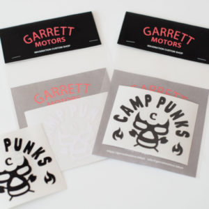 【CAMP PUNKSステッカー】で“自分だけのキャンプ”をもっと楽しく。貼るだけで変わる、アウトドアギアの個性。