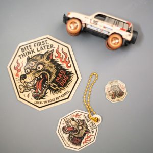 MAD DOG TRIPLE EYE ステッカー｜三つ目の狂犬が放つ“反骨”のアメリカンヴィンテージ魂